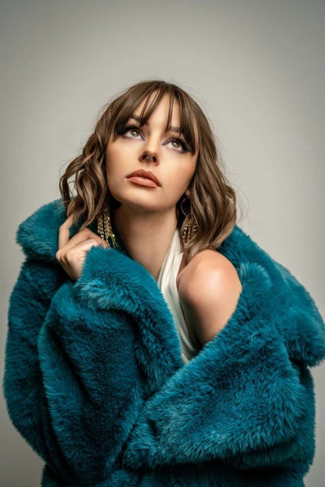Teal Fur — Fashion photograph