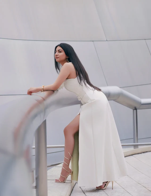 White Curve — Fashion photograph